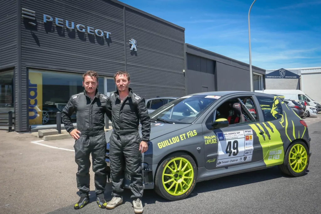 Véhicule d’entreprise Guillou Fils avec covering personnalisé – identité visuelle créée par Maison Laplace à Perpignan